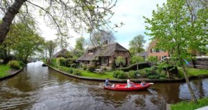 Giethoorn, the Swiss Village Without Any Roads