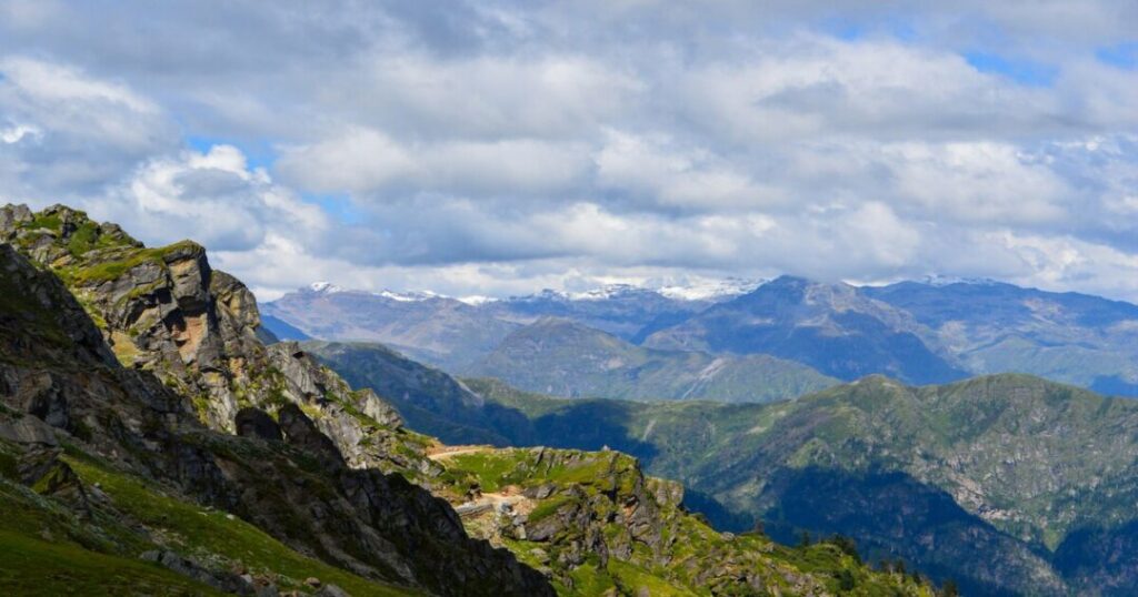 Rupin Pass Trek Best Time