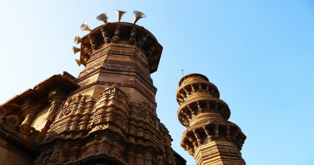Jama Masjid & Jhulta Minar