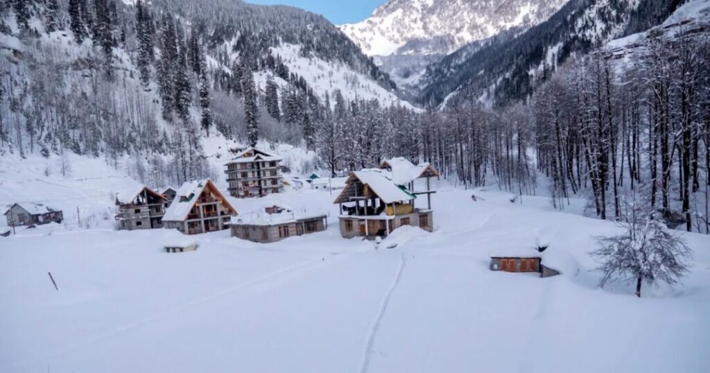 Manali sightseeing places Solang Valley snow adventure