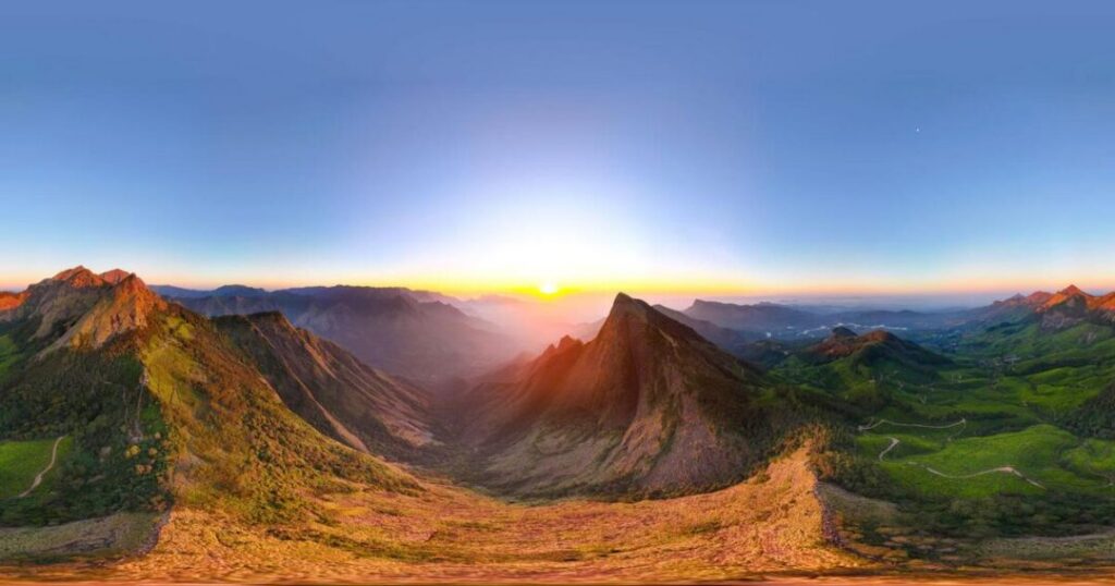 Kolukkumalai Peak Sunrise Point