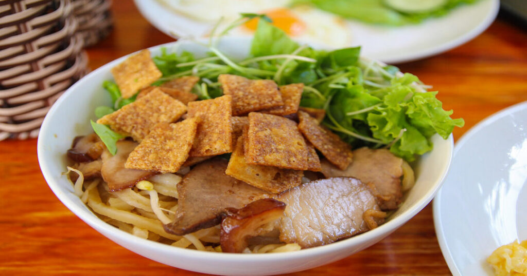 Cao Lau 