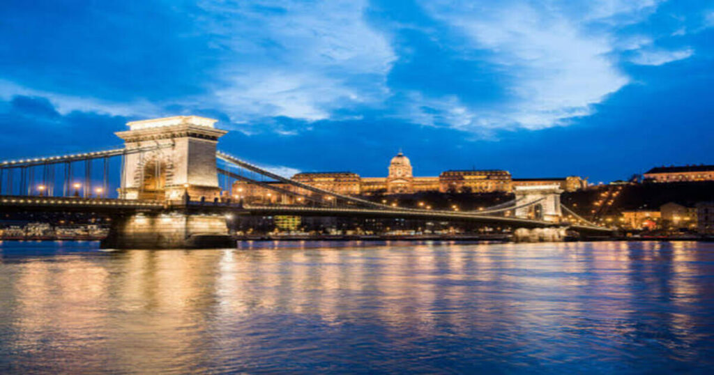 Chain Bridge & the Danube Embankment