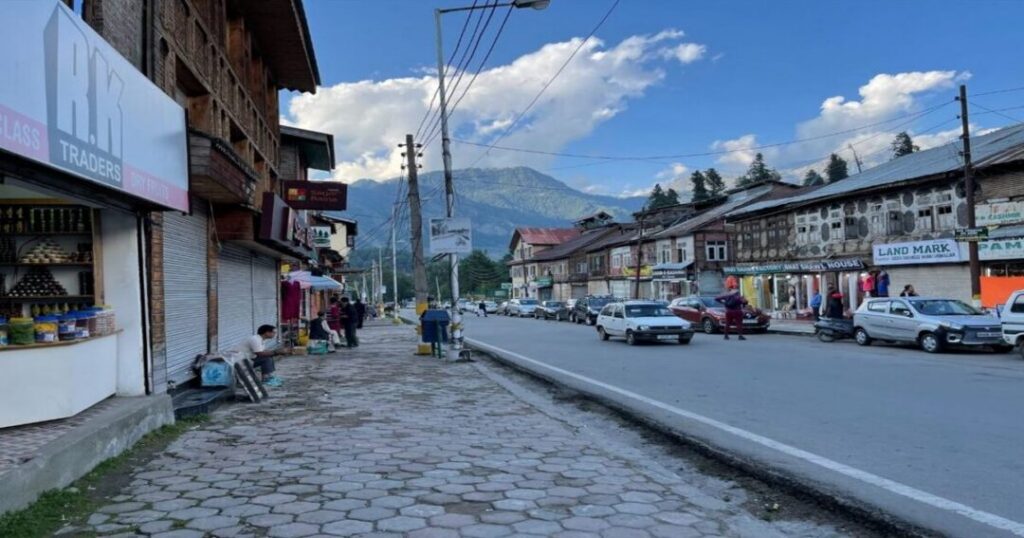 Pahalgam Market & Village