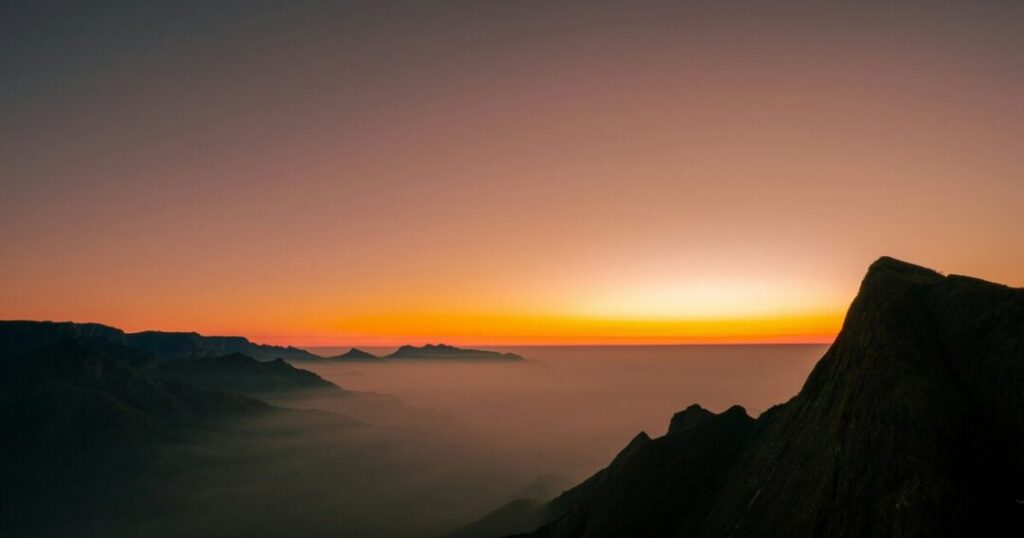 Kolukkumalai Peak Sunrise Point