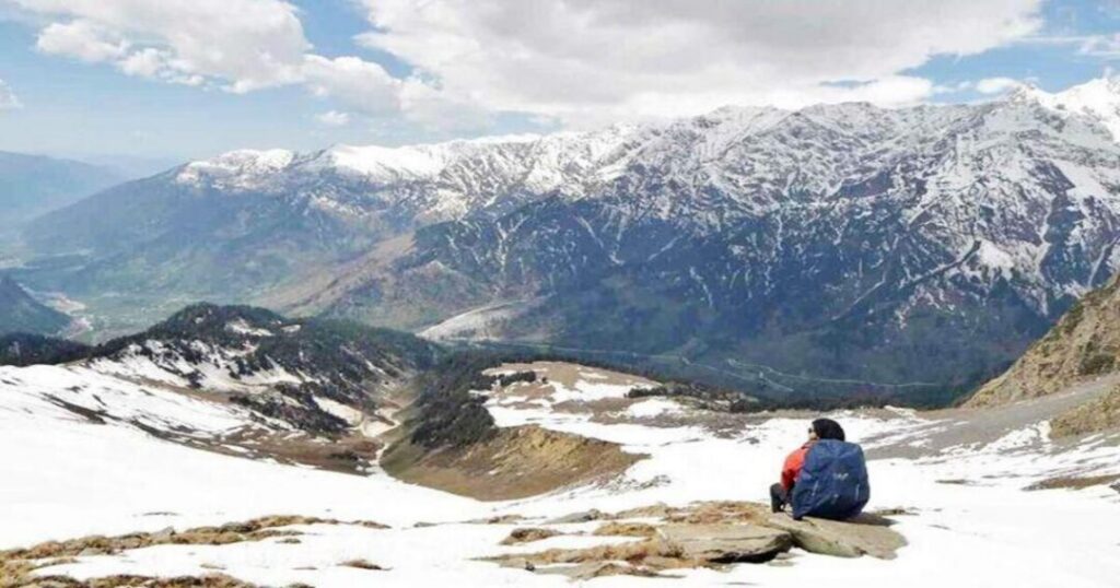 Patalsu Peak trek Manali meadow trail view