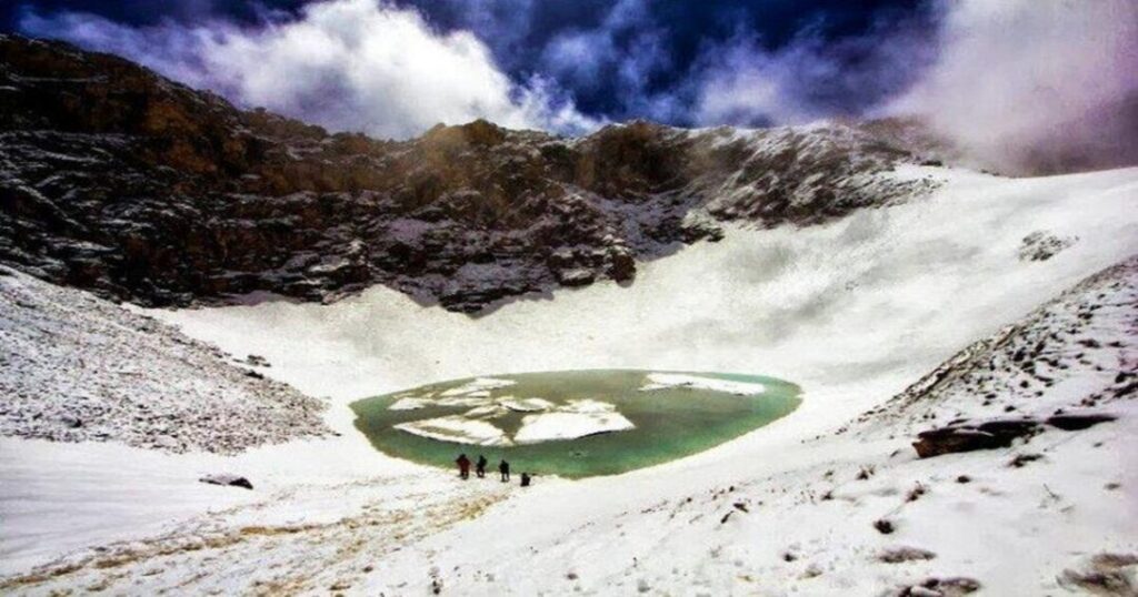 Roopkund skeleton lake mystery