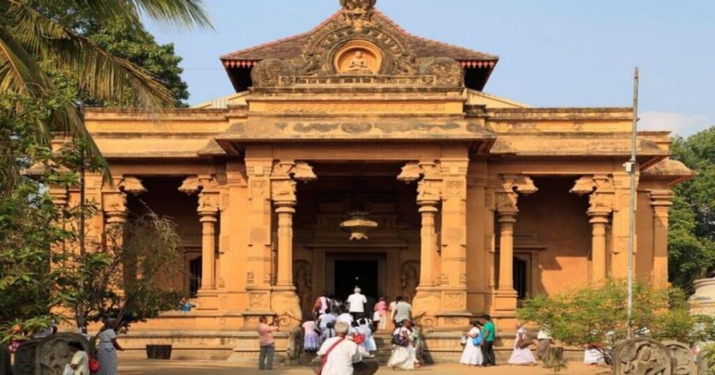 Beyond the City: Kelaniya Temple and Mount Lavinia Beach