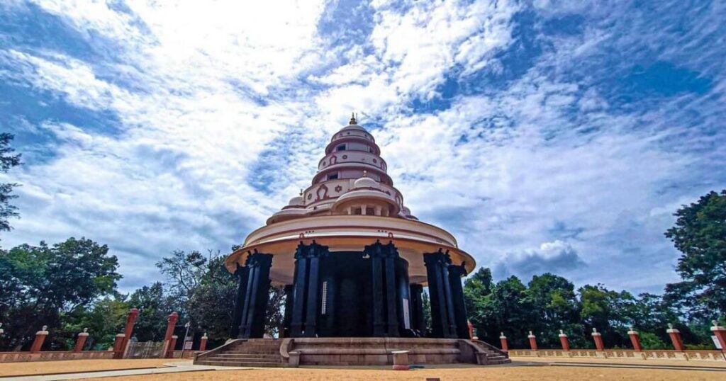Varkala, Kerala: Beyond the Cliff: Sivagiri Mutt