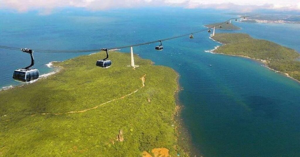 The Hon Thom Cable Car: A Guinness World Record Ride