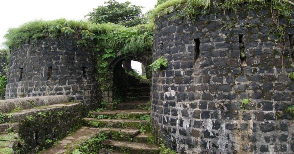 What is the Best Time to Visit Tikona Fort?
