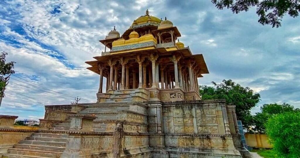 Bundi-84-Pillared Cenotaph