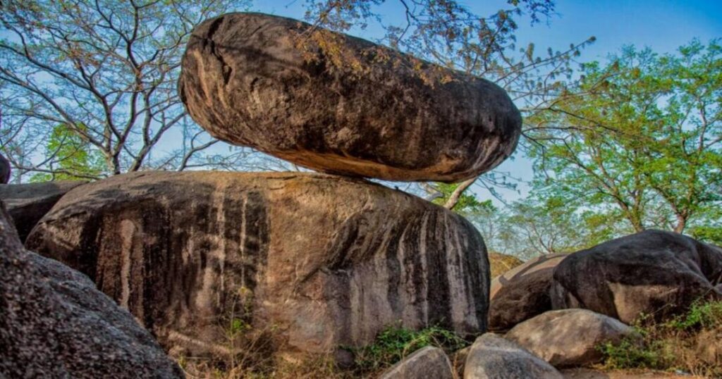 Jabalpur: Balancing Rock