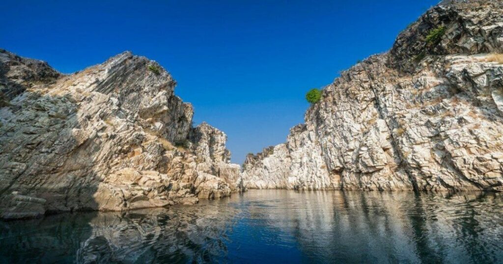 Jabalpur: Bhedaghat: Marble Rocks and Dhuandhar Falls