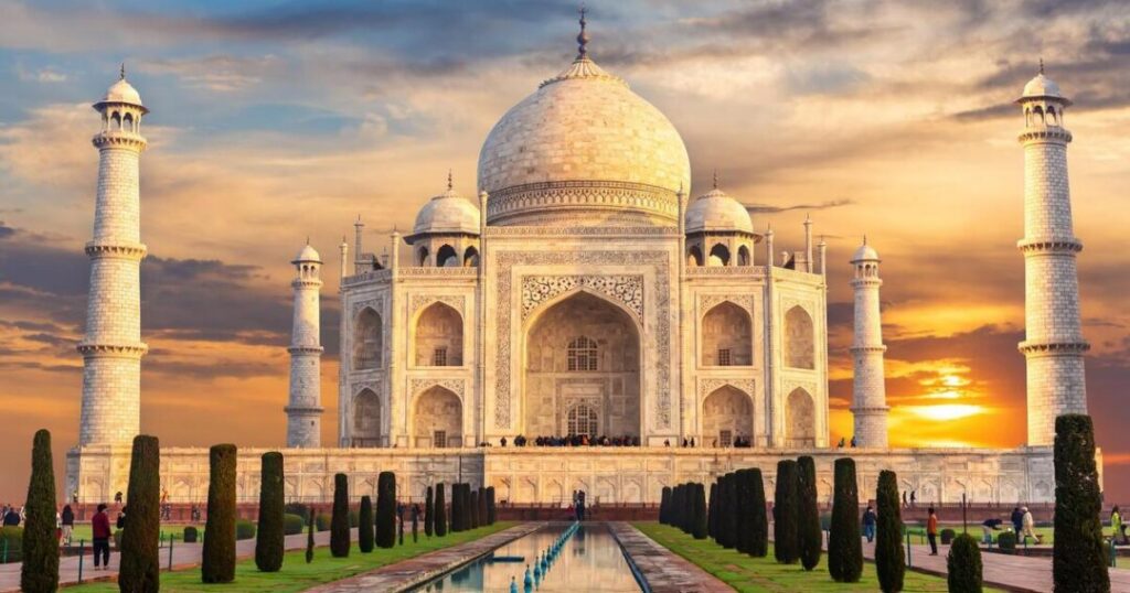 Taj Mahal, Agra: The Marble That Changes Color