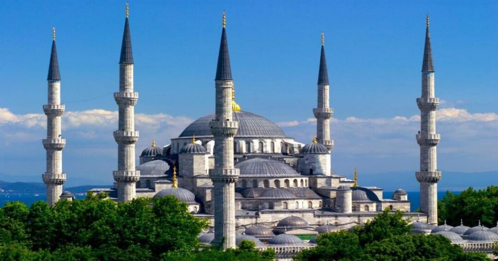 Blue Mosque Guide: Istanbul Mosque Tour, Photos & Tips