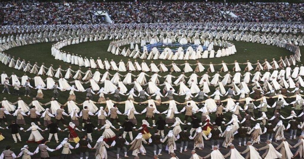 Lithuania: Dainų šventė (Song and Dance Celebration)