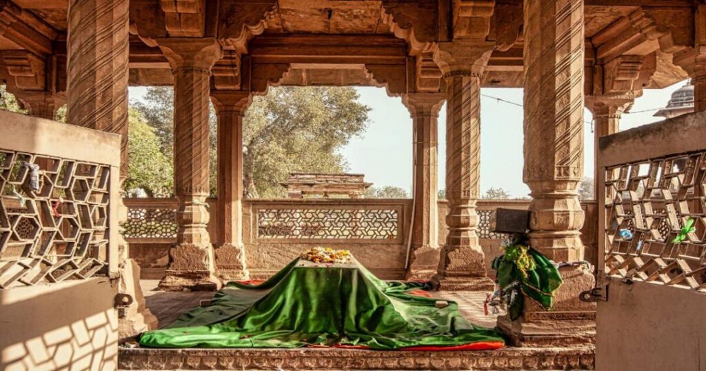 Gwalior: Tomb of Tansen and Muhammad Ghaus